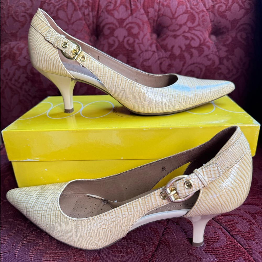 Circa Joan & David Luxe Series CJCALLALILLY Size 10M pointed toe pumps